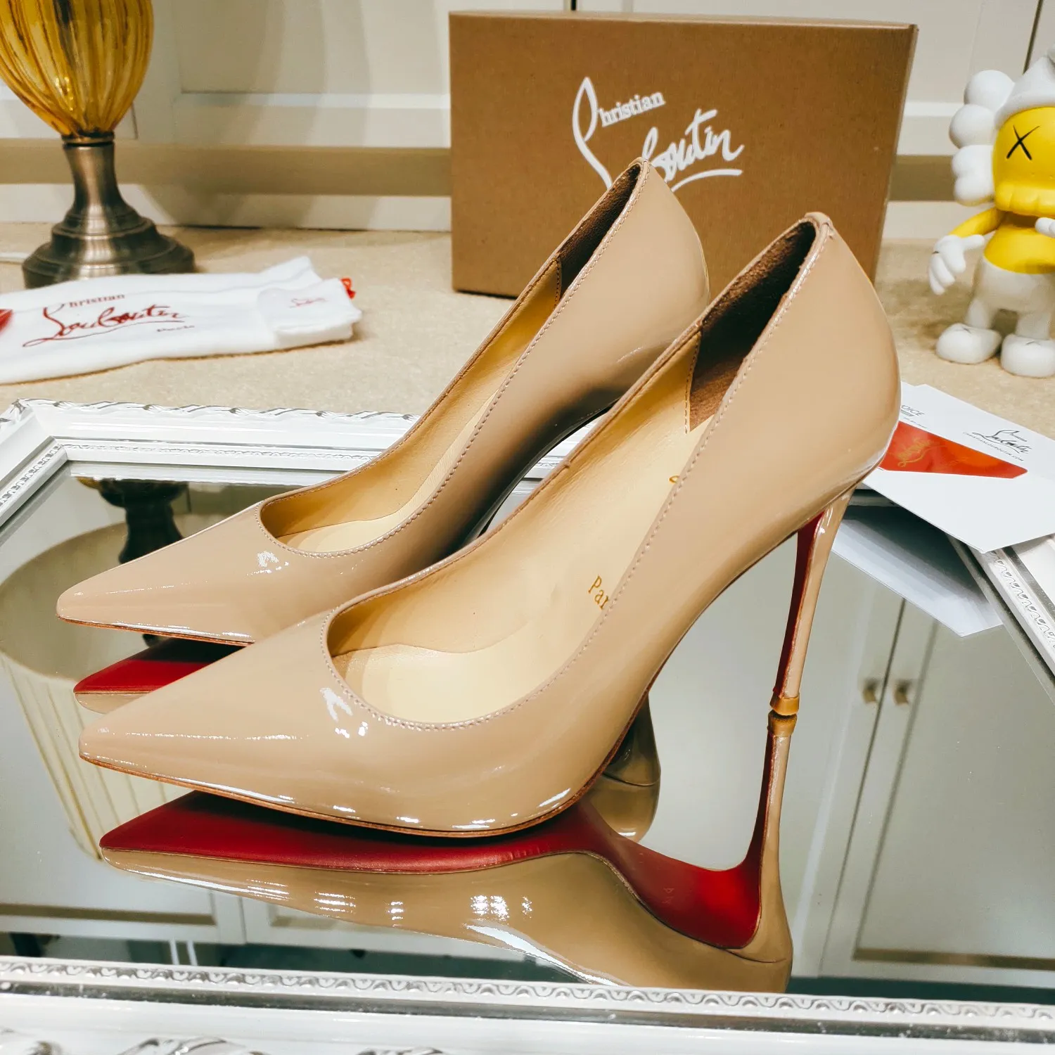 👟👟Ex-factory price 560👟👟 🎀Christian Louboutin (Christian Louboutin) CL red-soled shoes, early spring style.  A must-have high-heeled shoe for fairies, with 5 types of heel heights to choose from! The original version was disassembled and developed, produced with original craftsmanship, and after 3 months of continuous debugging, it can be shipped perfectly. Stable and comfortable high heels allow every fairy to control them easily. The lines on the back of the foot are super sexy and suitable for various occasions. Original matching packaging! 💞Fabric: Imported sheepskin, cow patent leather, cowhide + special materials (other materials and colors can be customized according to drawings) 💕Inner lining, feet: imported sheepskin! 💕Outsole: Italian red high-gloss leather outsole 💕Heel height: 10cm 💕Number of sizes: 35-39 (34/40/41 can be customized)